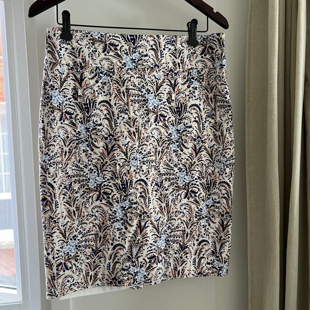 NEW ANN TAYLOR SKIRT
